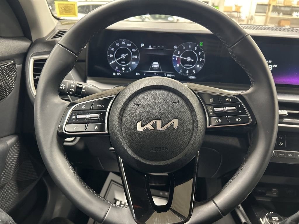 Certified 2025 Kia Seltos EX AWD/4WD image 8
