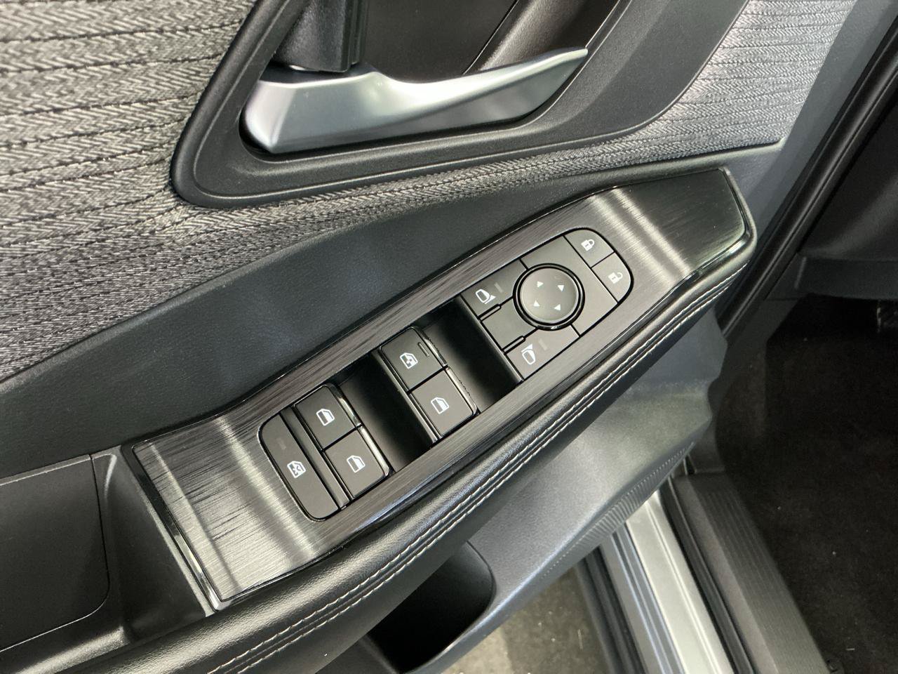 Used 2021 Nissan Rogue SV AWD/4WD image 15