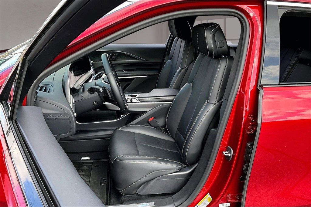 Used 2024 Cadillac Lyriq Luxury image 25