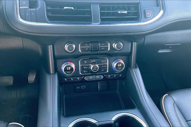 Used 2022 GMC Yukon XL AT4 w/ AT4 Premium Plus Package AWD/4WD image 15