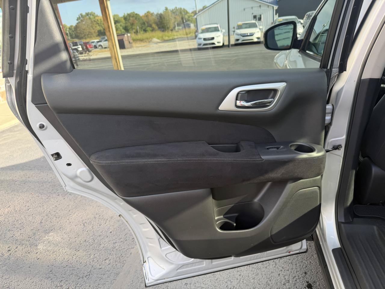 Used 2013 Nissan Pathfinder SV AWD/4WD image 16