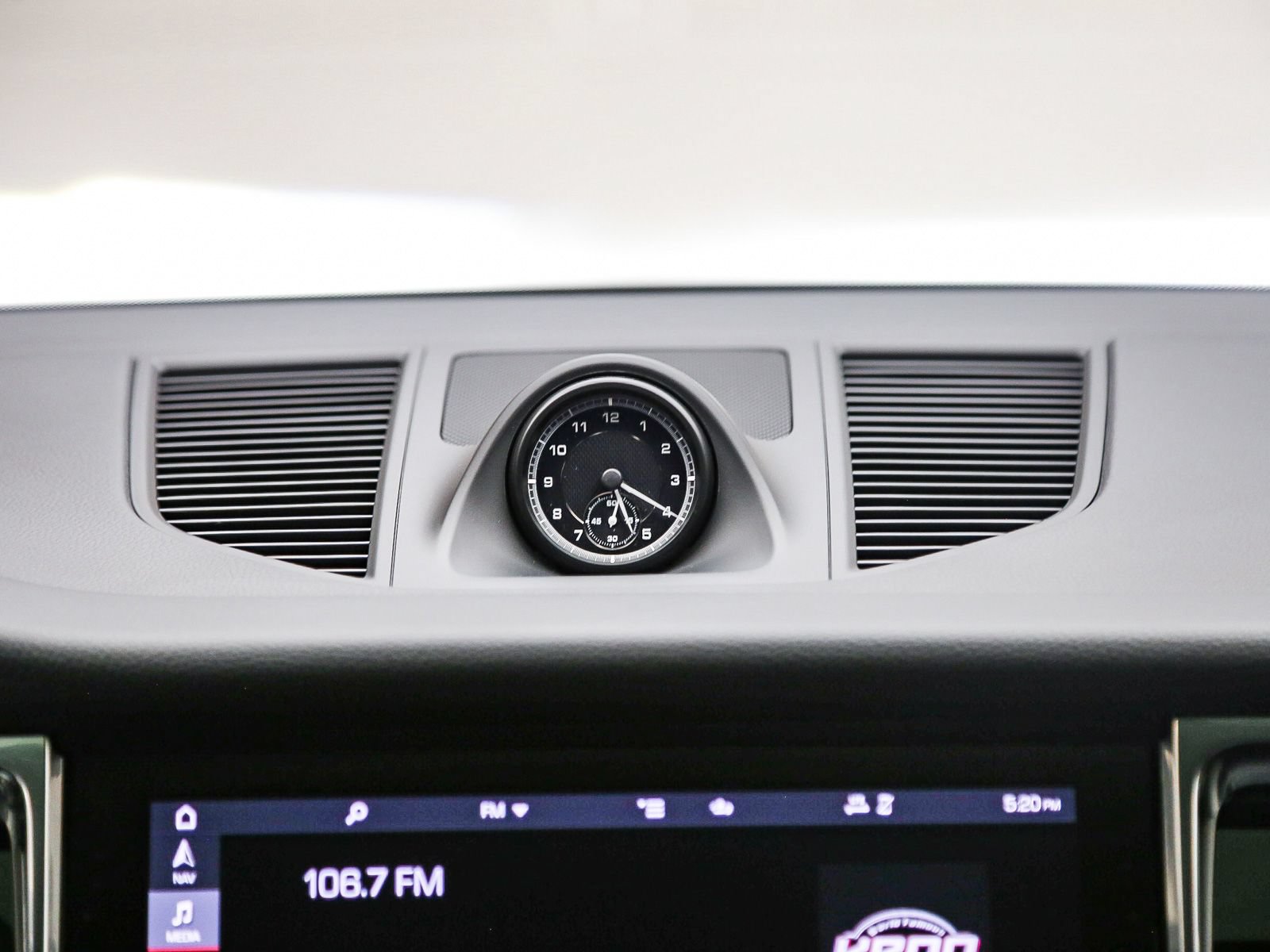 Certified 2026 Porsche Macan AWD/4WD image 19