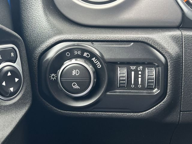 Used 2021 Jeep Gladiator Sport image 21