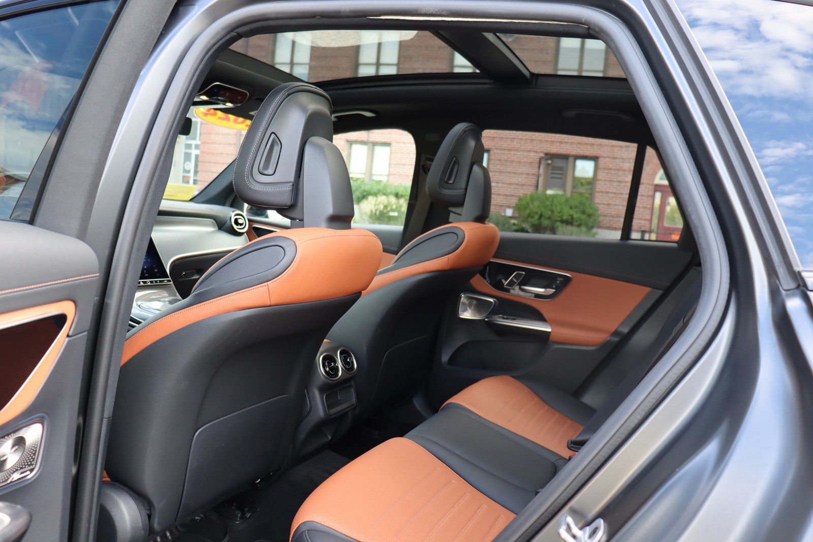 Used 2024 Mercedes-Benz GLC 300 w/ AMG Line image 16