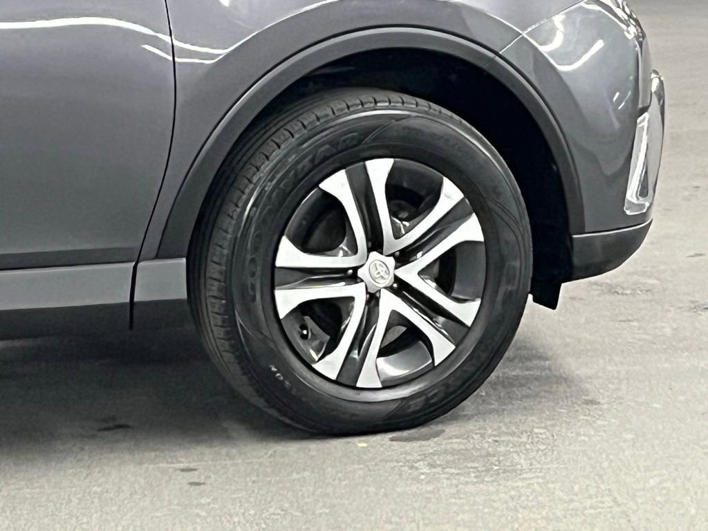 Used 2017 Toyota RAV4 LE image 34