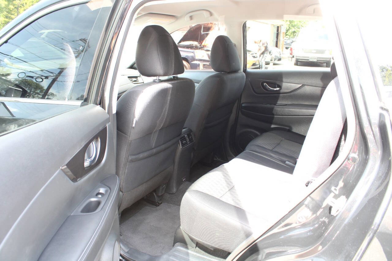 Used 2019 Nissan Rogue SV image 25