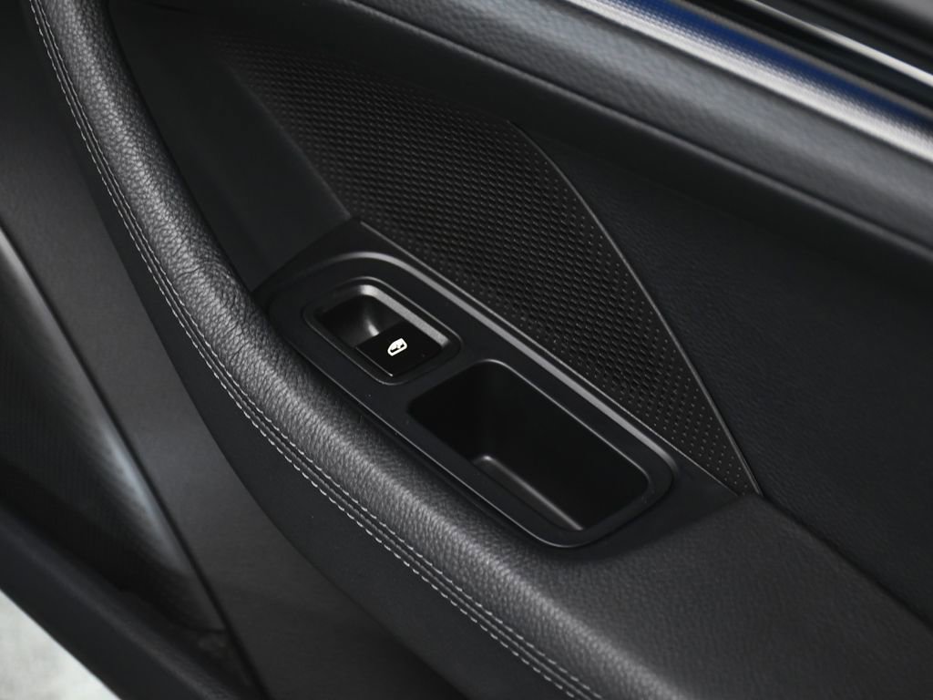 Used 2025 Porsche Panamera 4 image 18
