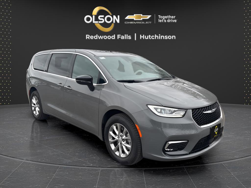 Used 2025 Chrysler Pacifica Select image 7