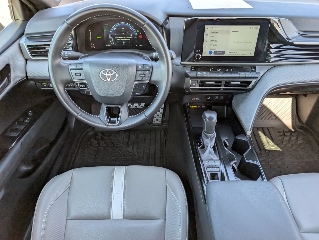 Used 2025 Toyota Camry SE AWD/4WD image 10