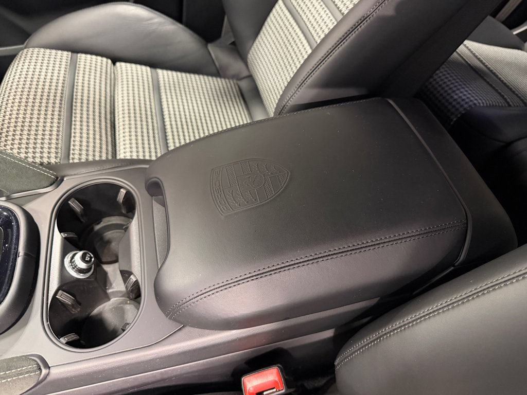 Used 2025 Porsche Cayenne Turbo AWD/4WD image 20