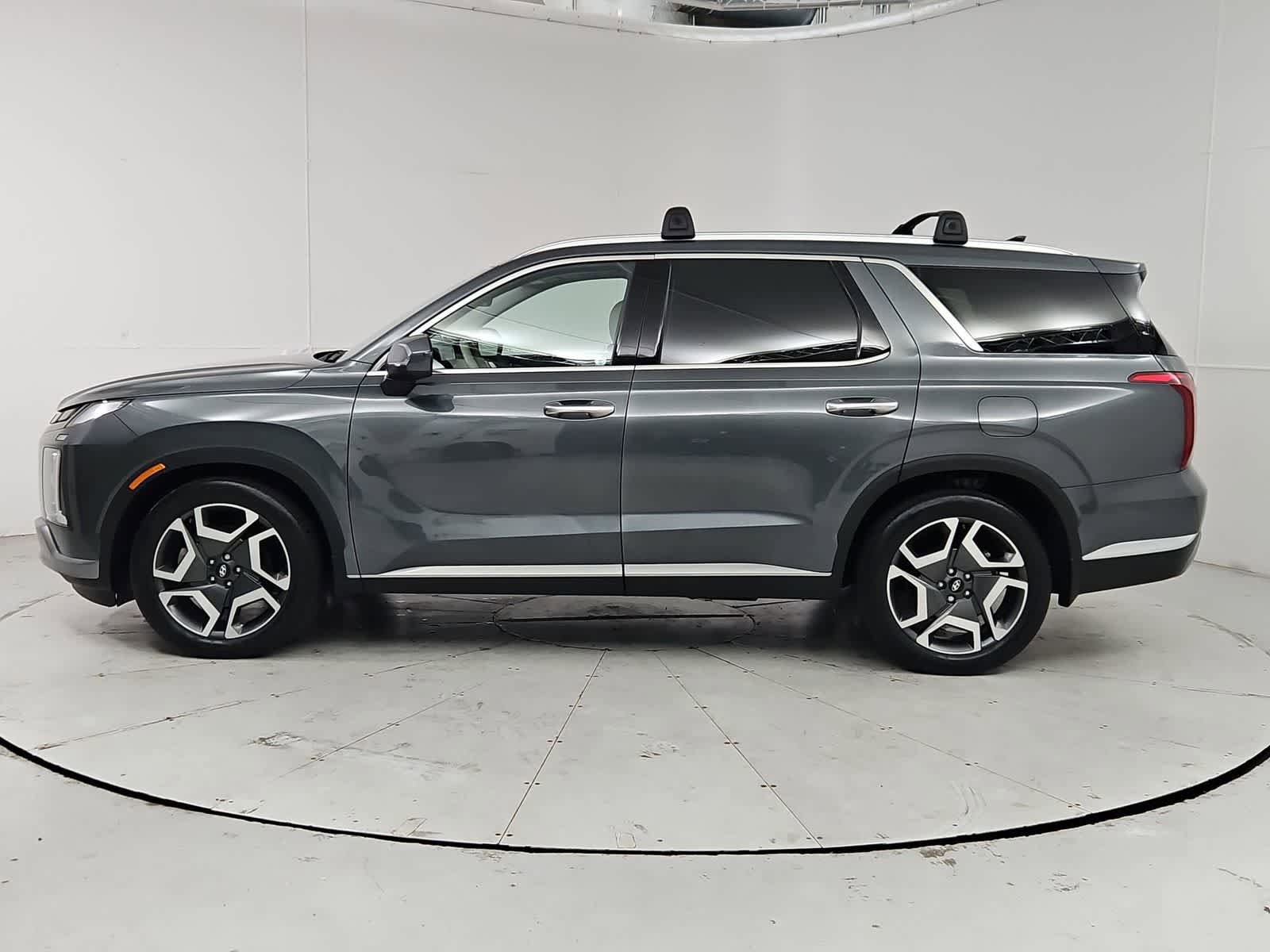 Used 2023 Hyundai Palisade Limited AWD/4WD image 3