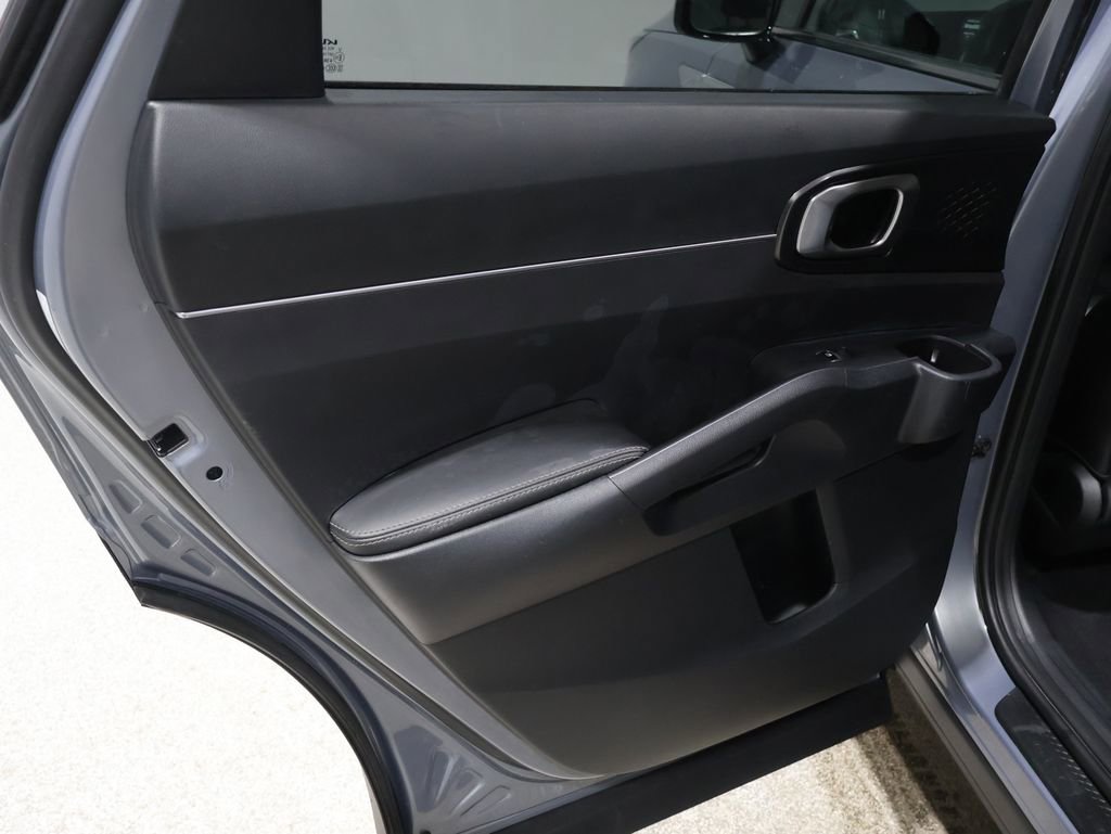 Used 2024 Kia Sorento S image 17