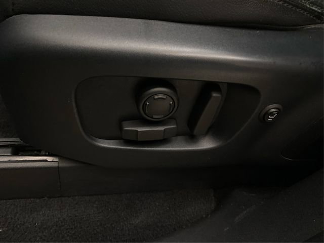 Used 2019 Land Rover Discovery SE AWD/4WD image 24