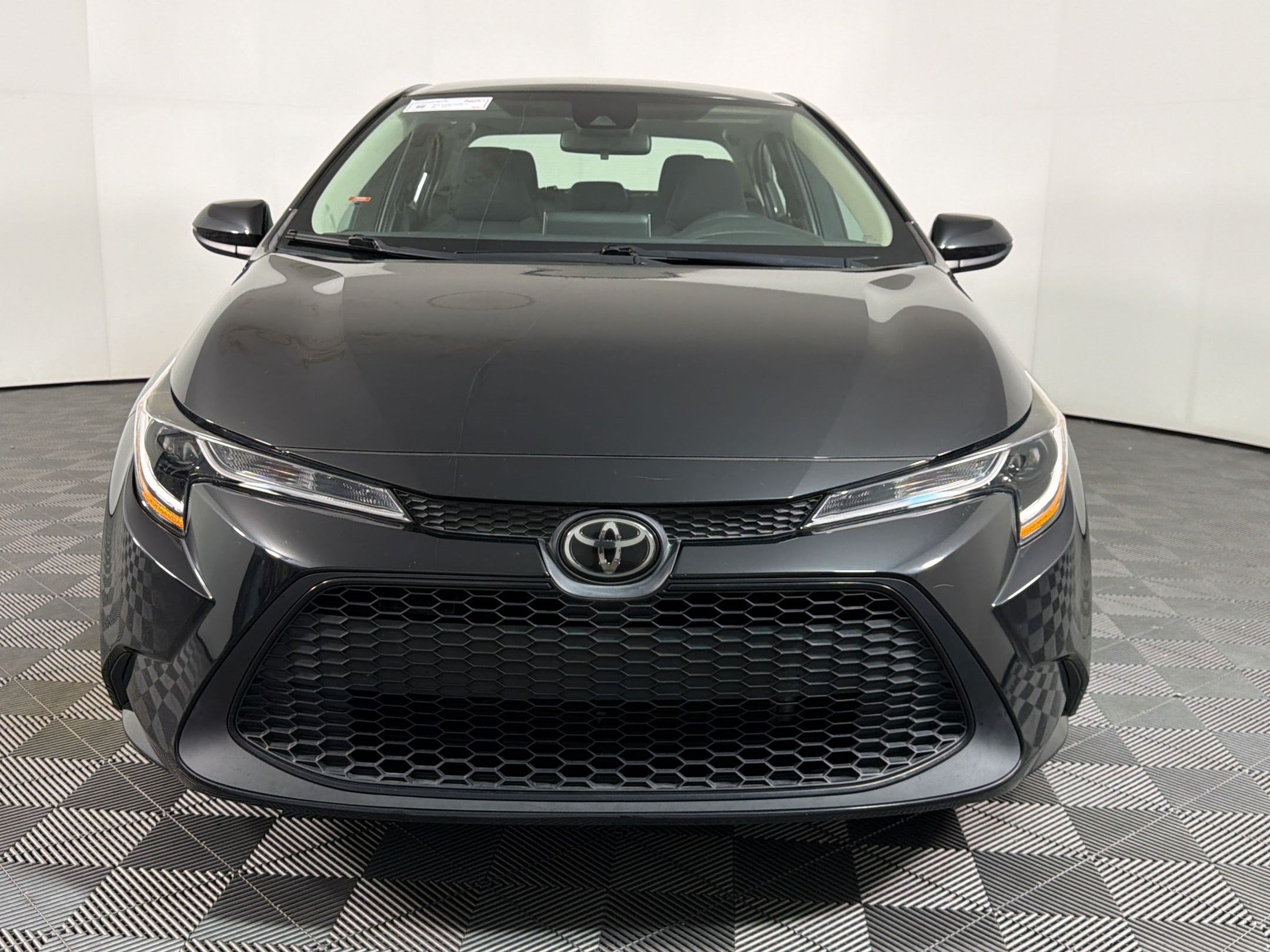 Used 2020 Toyota Corolla LE FWD image 5