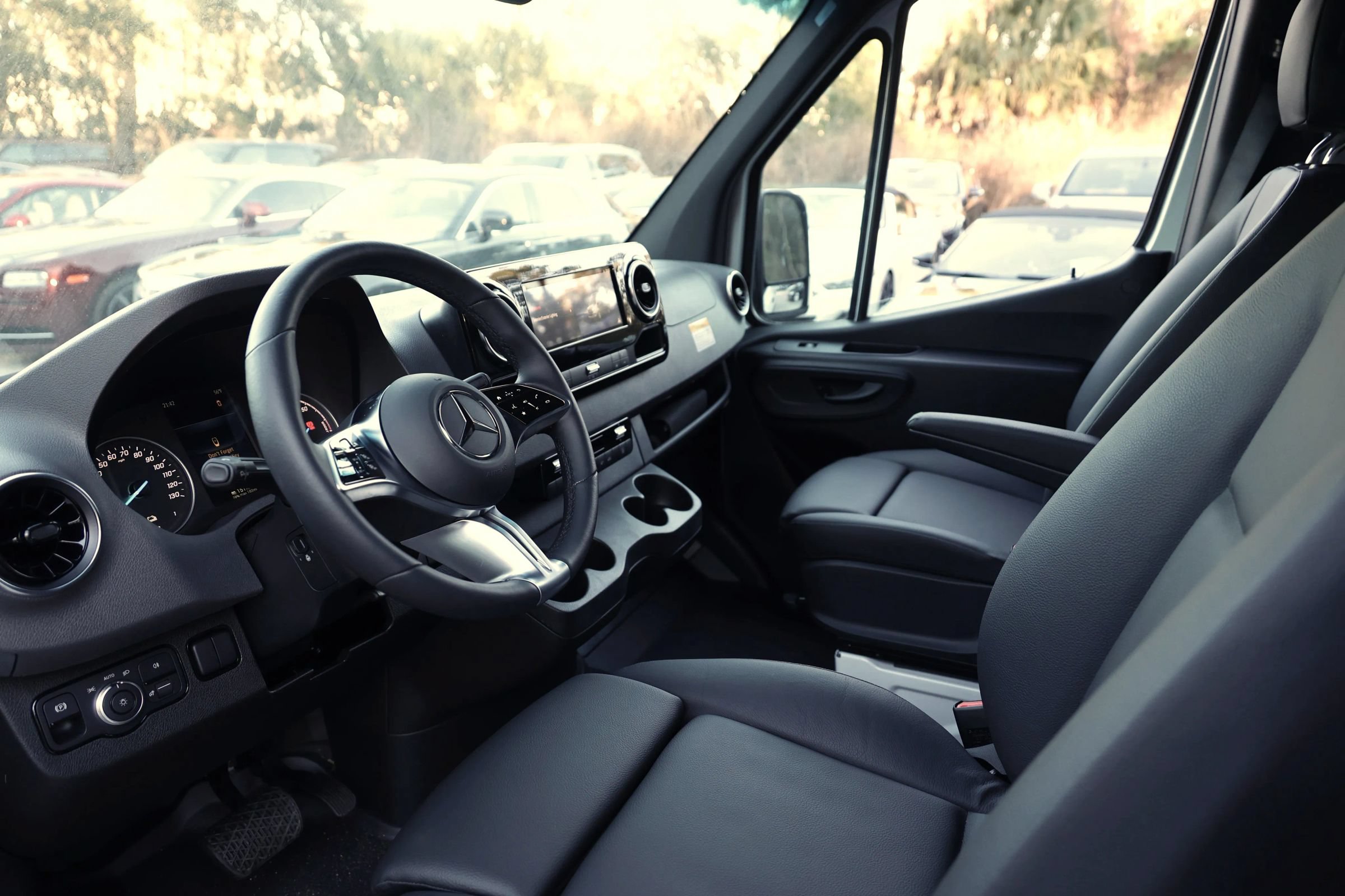 Used 2024 Mercedes-Benz eSprinter 170 Cargo image 3