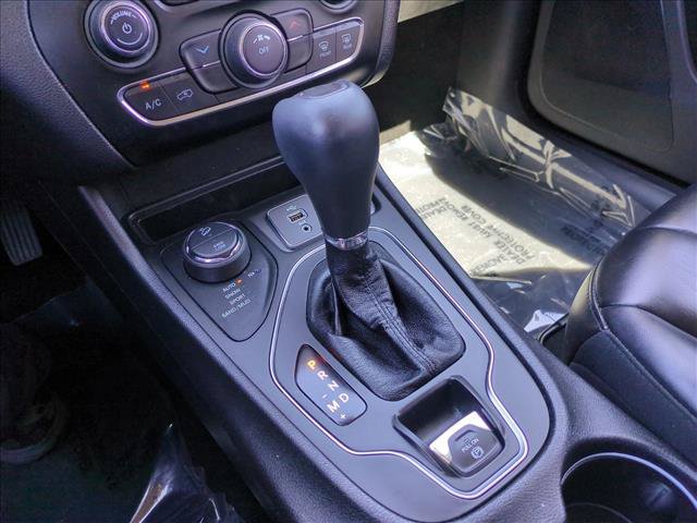 Used 2019 Jeep Cherokee Latitude Plus AWD/4WD image 12