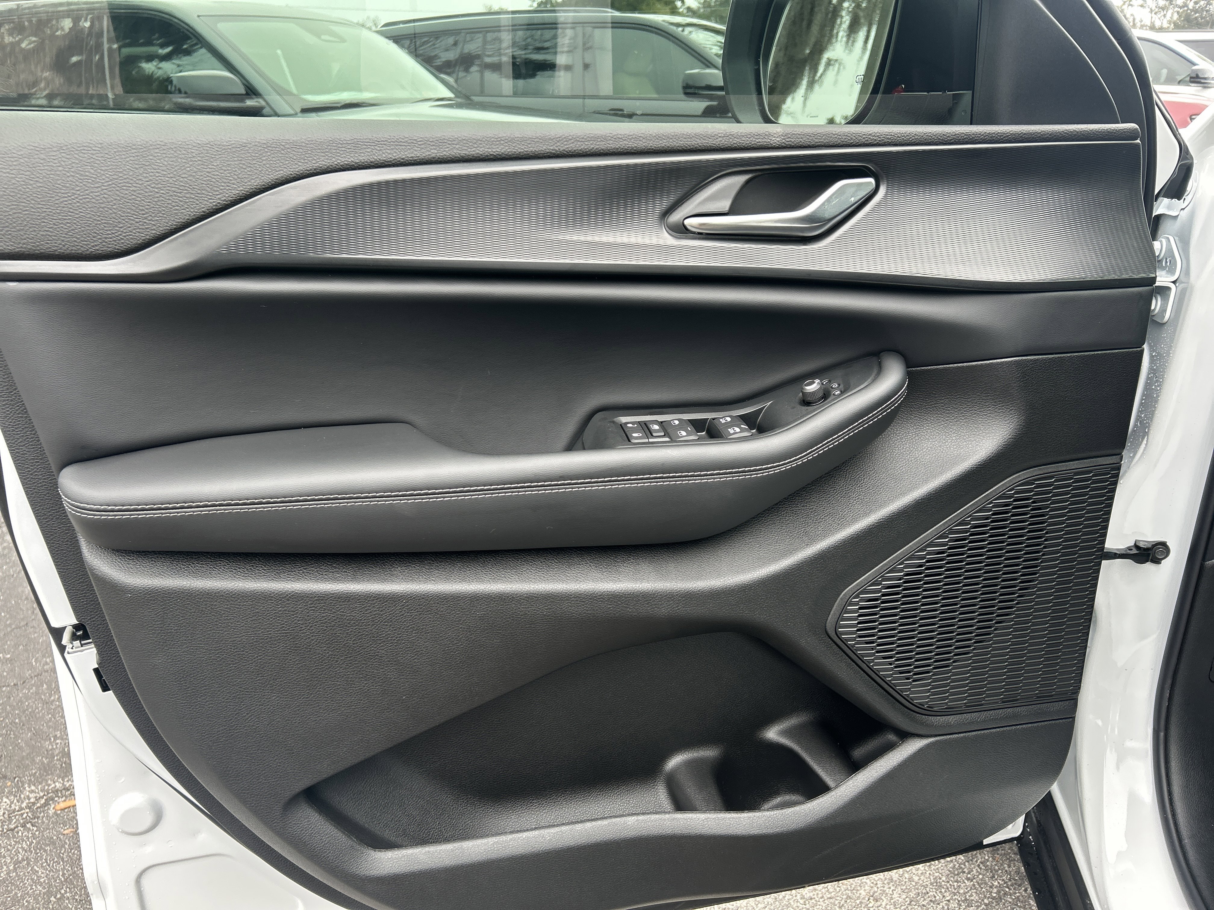 New 2025 Jeep Grand Cherokee L Laredo image 12