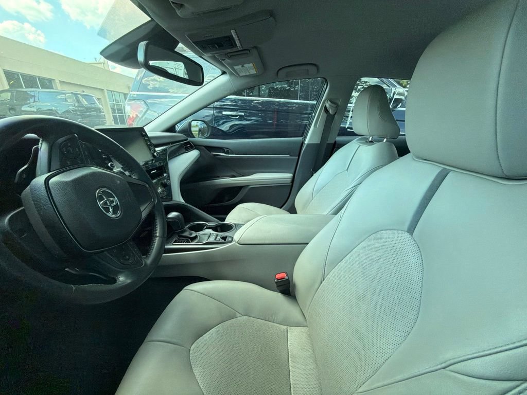 Used 2023 Toyota Camry XSE FWD image 5