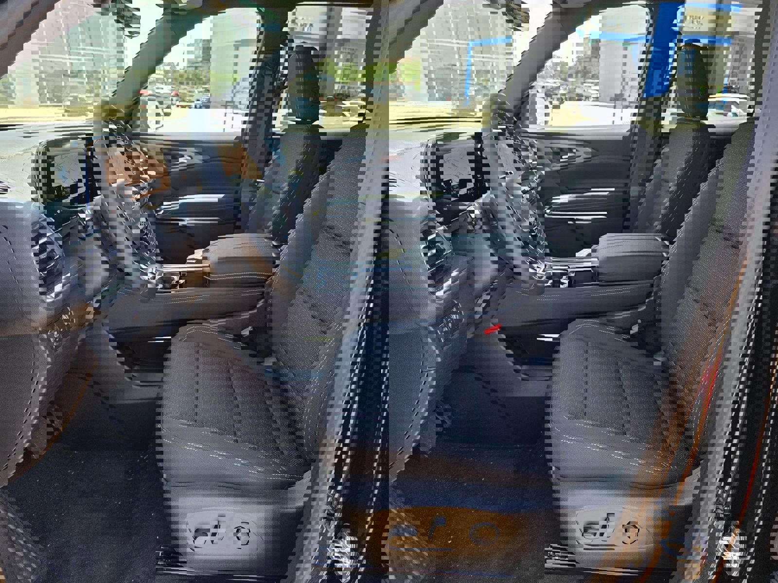 New 2026 Chevrolet Traverse LT image 12