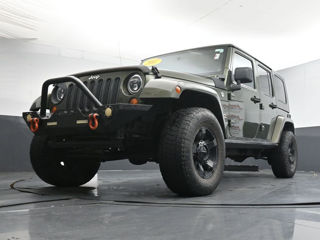 Used 2007 Jeep Wrangler Unlimited Sahara w/ Dual Top Group AWD/4WD image 31
