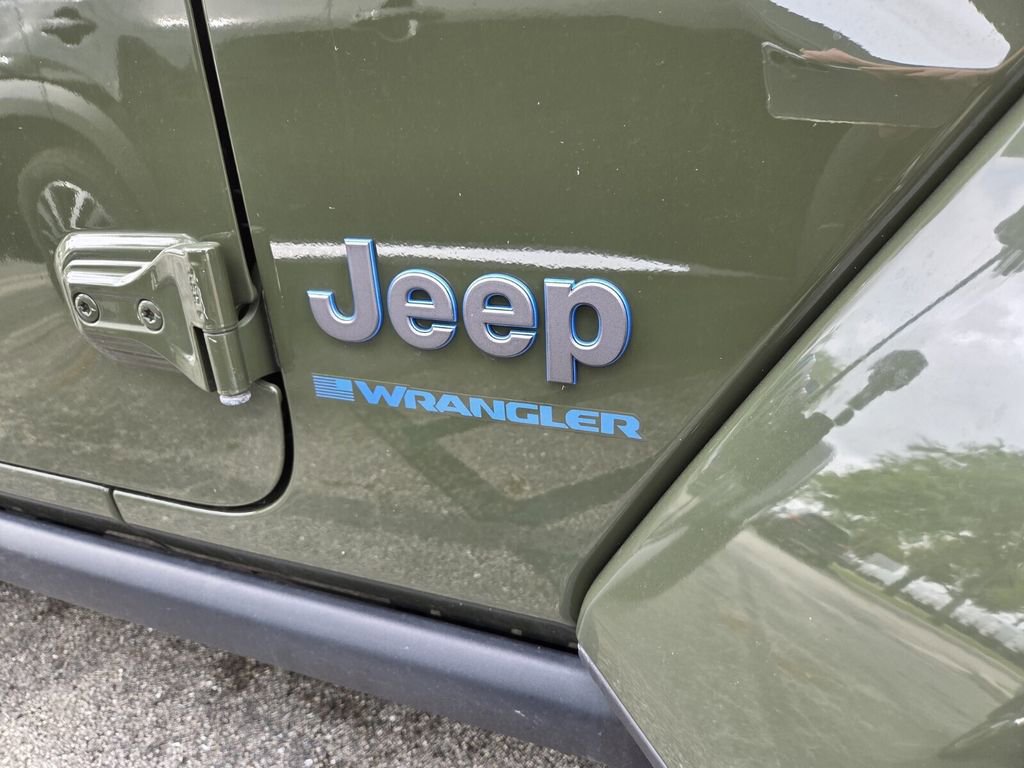 Used 2024 Jeep Wrangler Unlimited Rubicon 4xe image 3