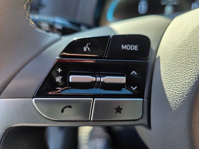 Certified 2025 Hyundai Elantra Sport image 20