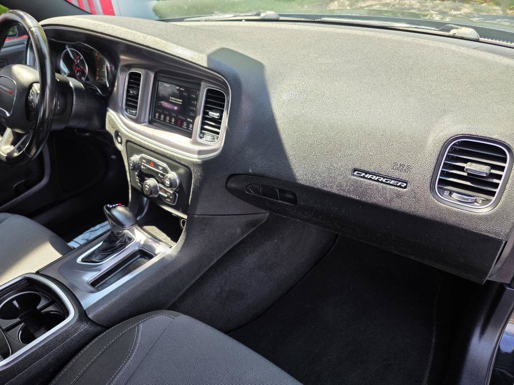 Used 2020 Dodge Charger SXT RWD image 25