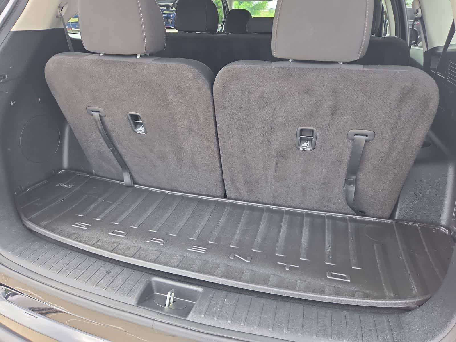 Certified 2024 Kia Sorento LX FWD image 30