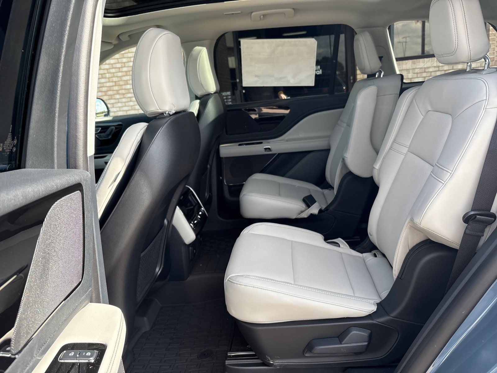 New 2026 Lincoln Aviator AWD image 4