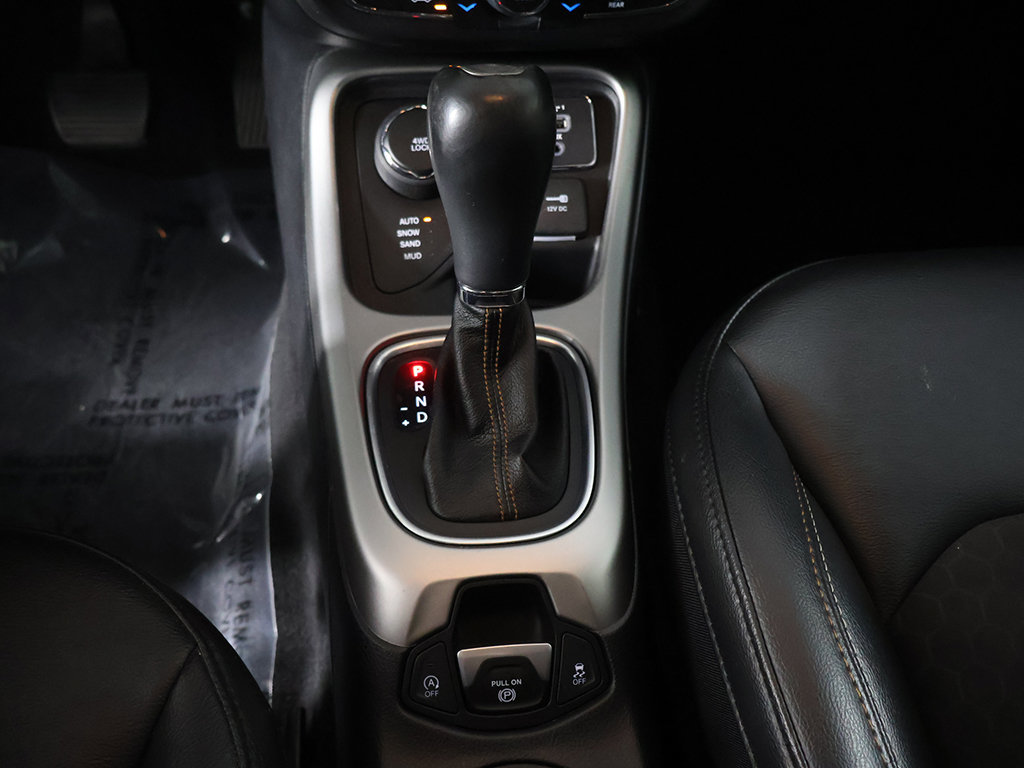 Used 2019 Jeep Compass Latitude w/ Cold Weather Group AWD/4WD image 39