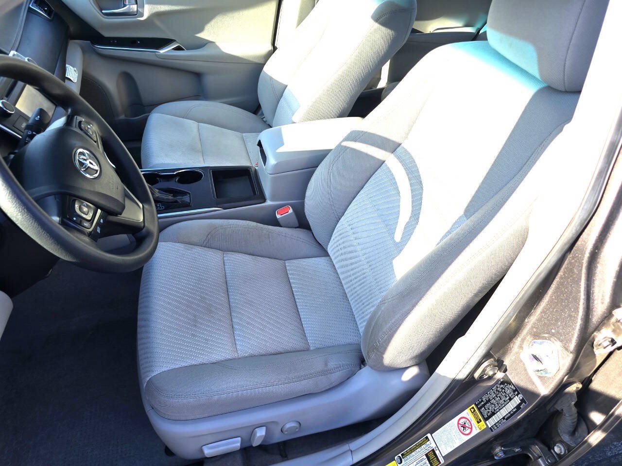Used 2016 Toyota Camry LE FWD image 13