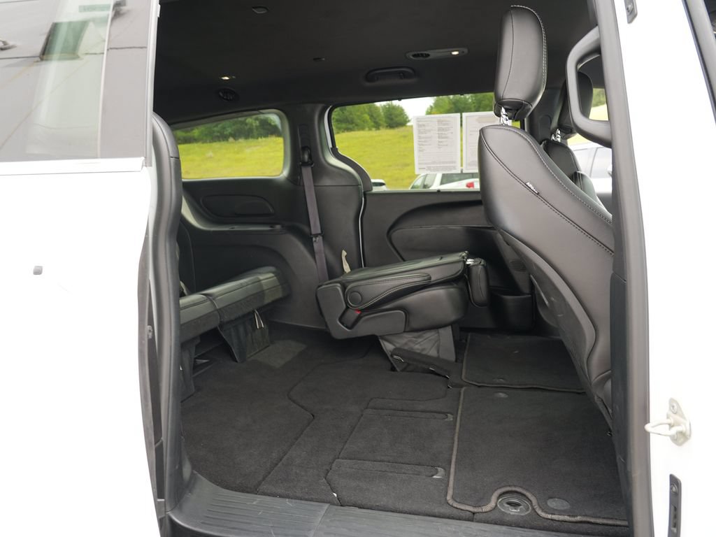 Used 2025 Chrysler Pacifica Select FWD image 28