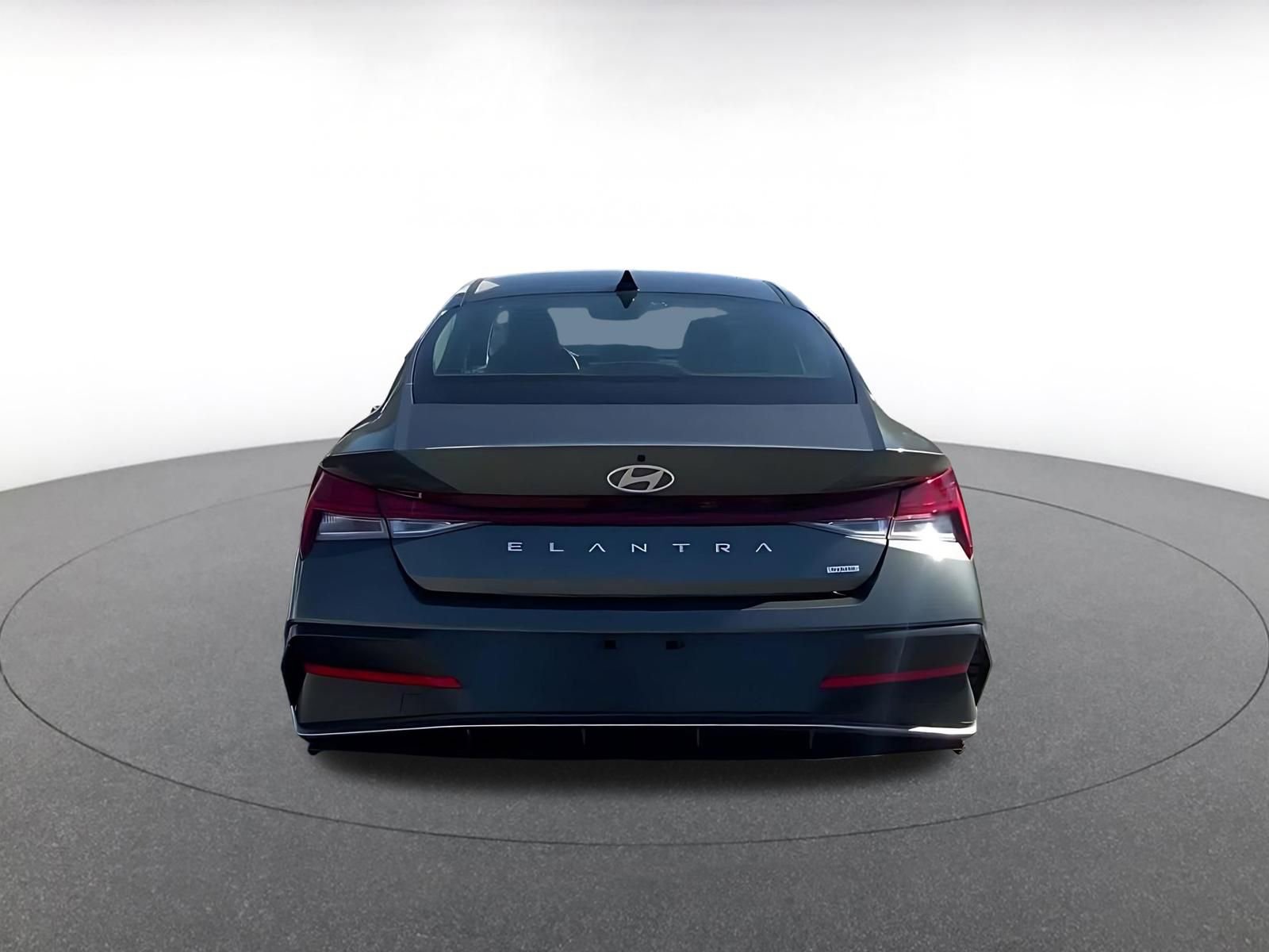 Used 2025 Hyundai Elantra Limited image 12