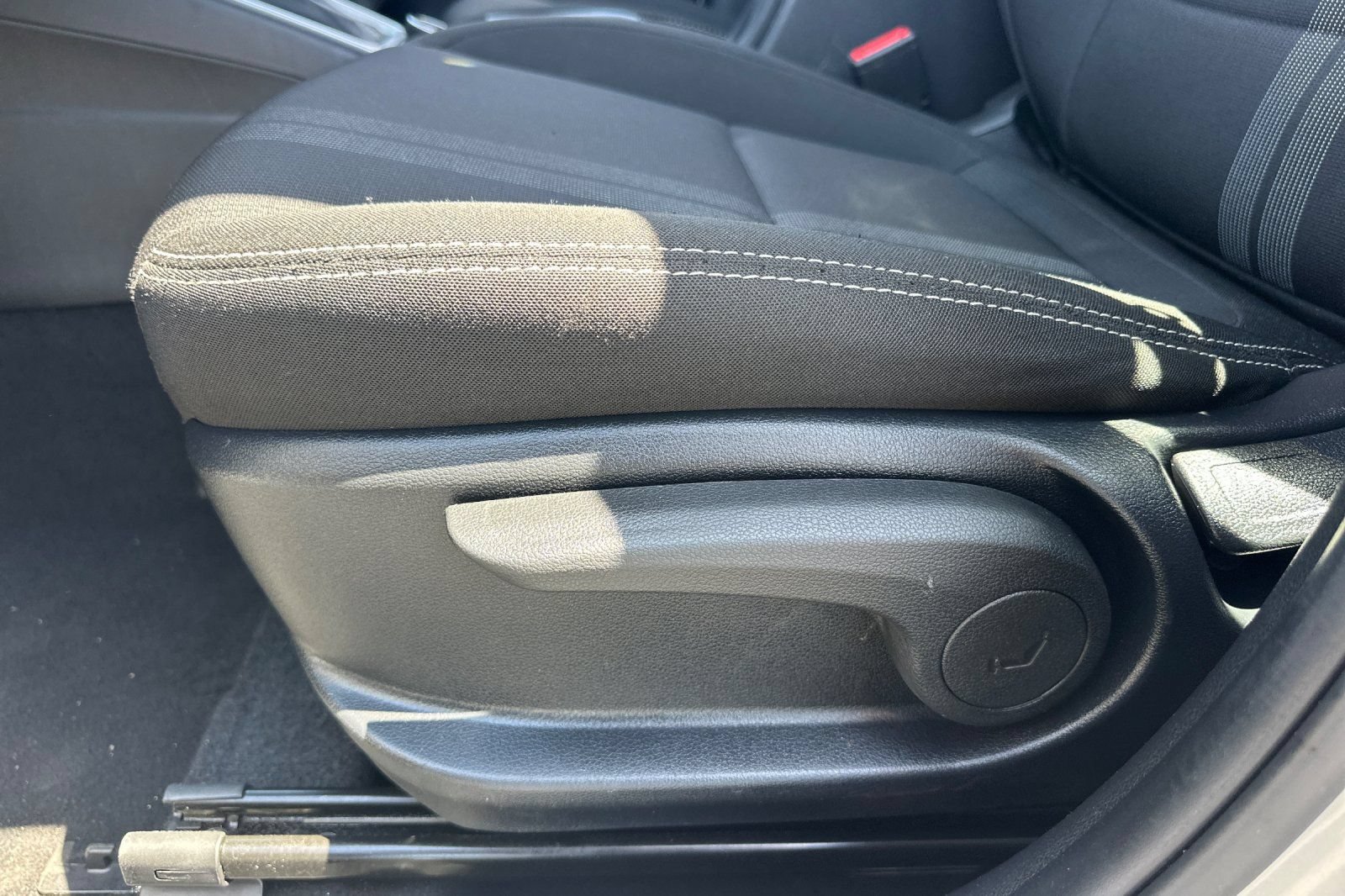 Used 2025 Hyundai Venue SEL FWD image 15