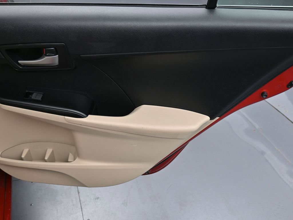 Used 2014 Toyota Camry LE FWD image 13