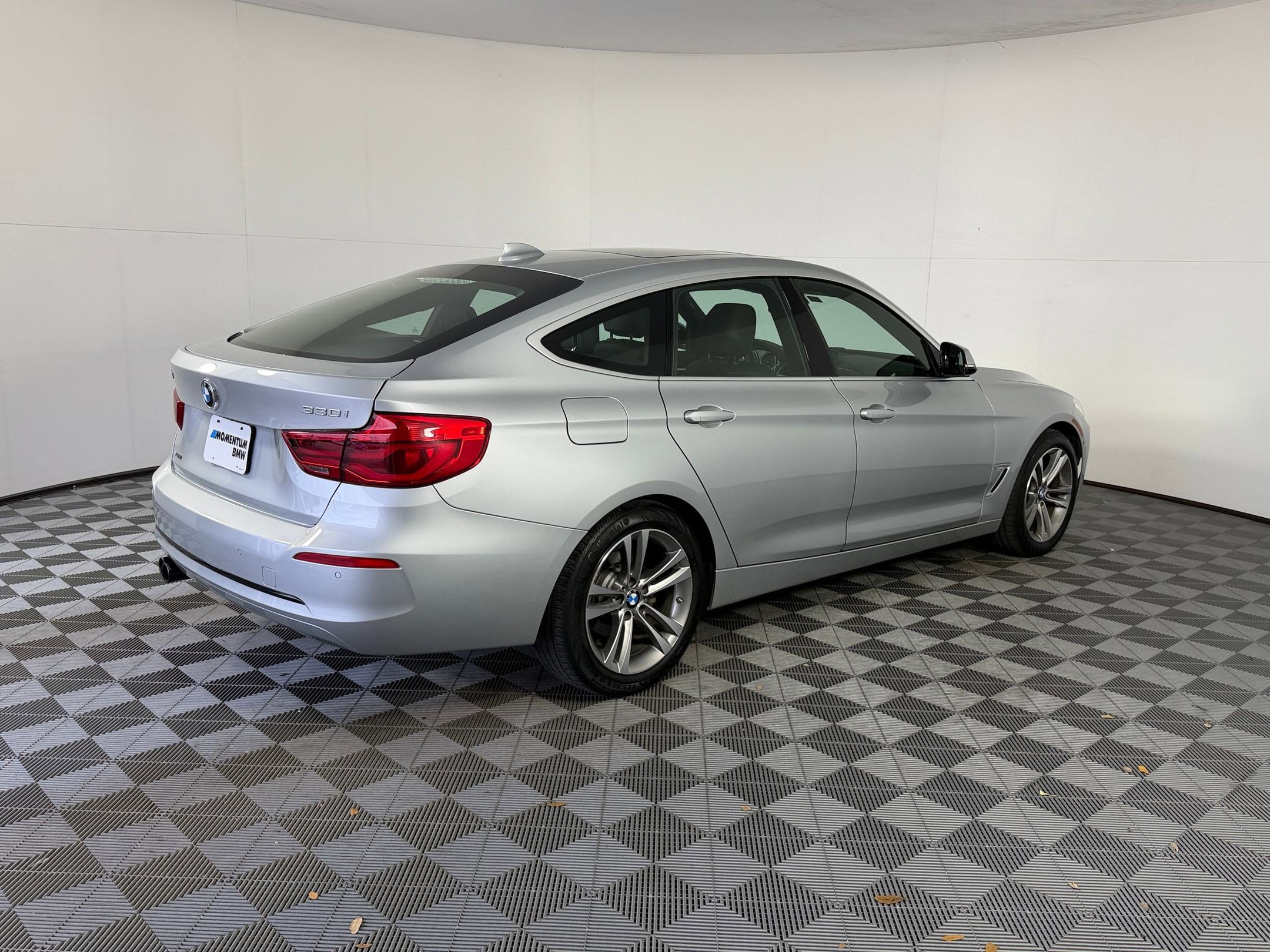 Used 2017 BMW 330i Gran Turismo xDrive AWD/4WD image 9
