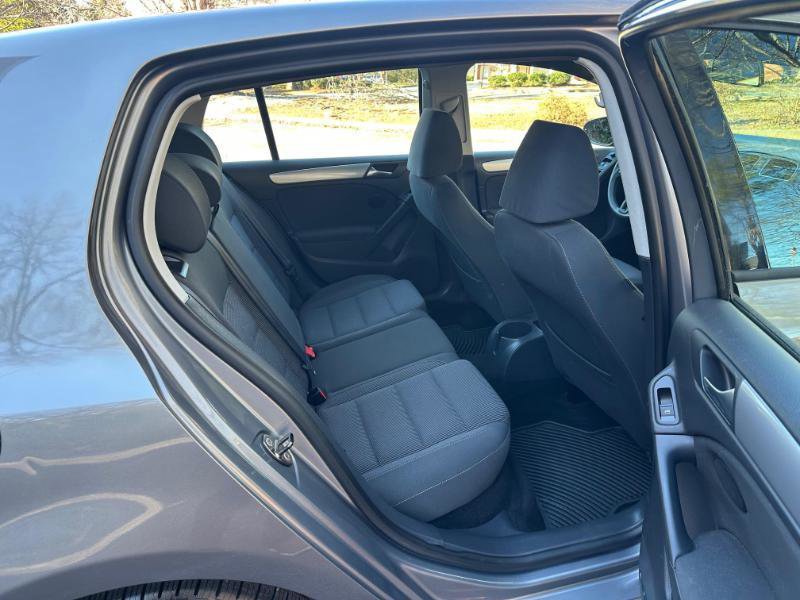 Used 2011 Volkswagen Golf 4-Door image 32