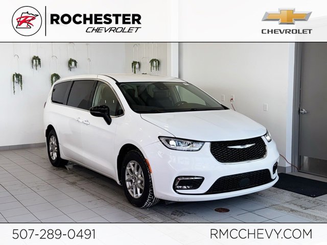 Used 2024 Chrysler Pacifica Touring-L video 1