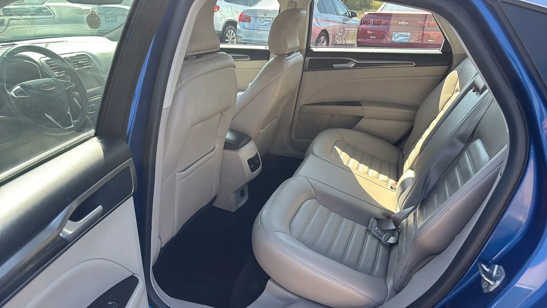 Used 2017 Ford Fusion SE w/ Fusion SE Technology Package image 22