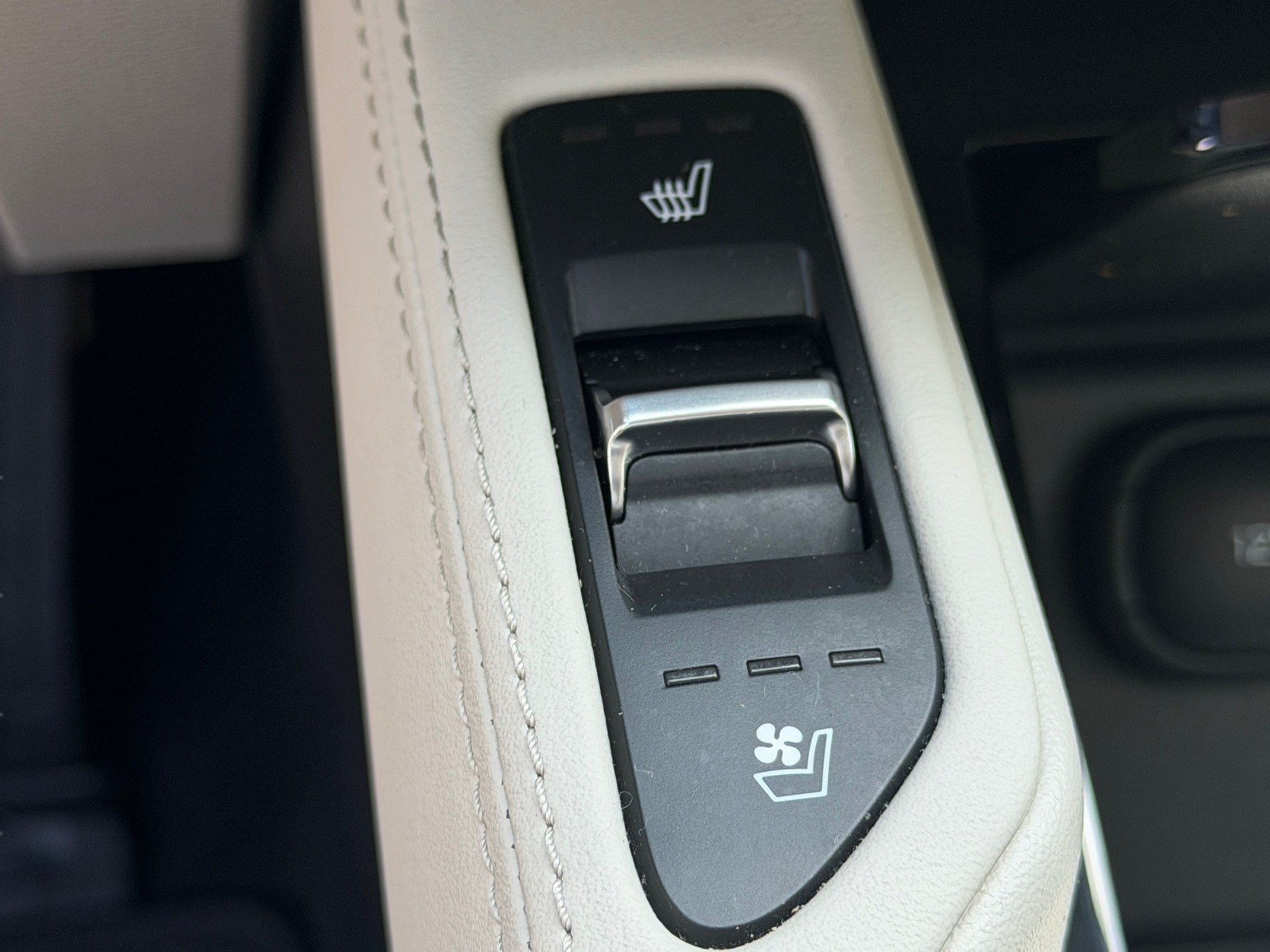 Certified 2022 Kia Telluride EX w/ EX Premium Package FWD image 35