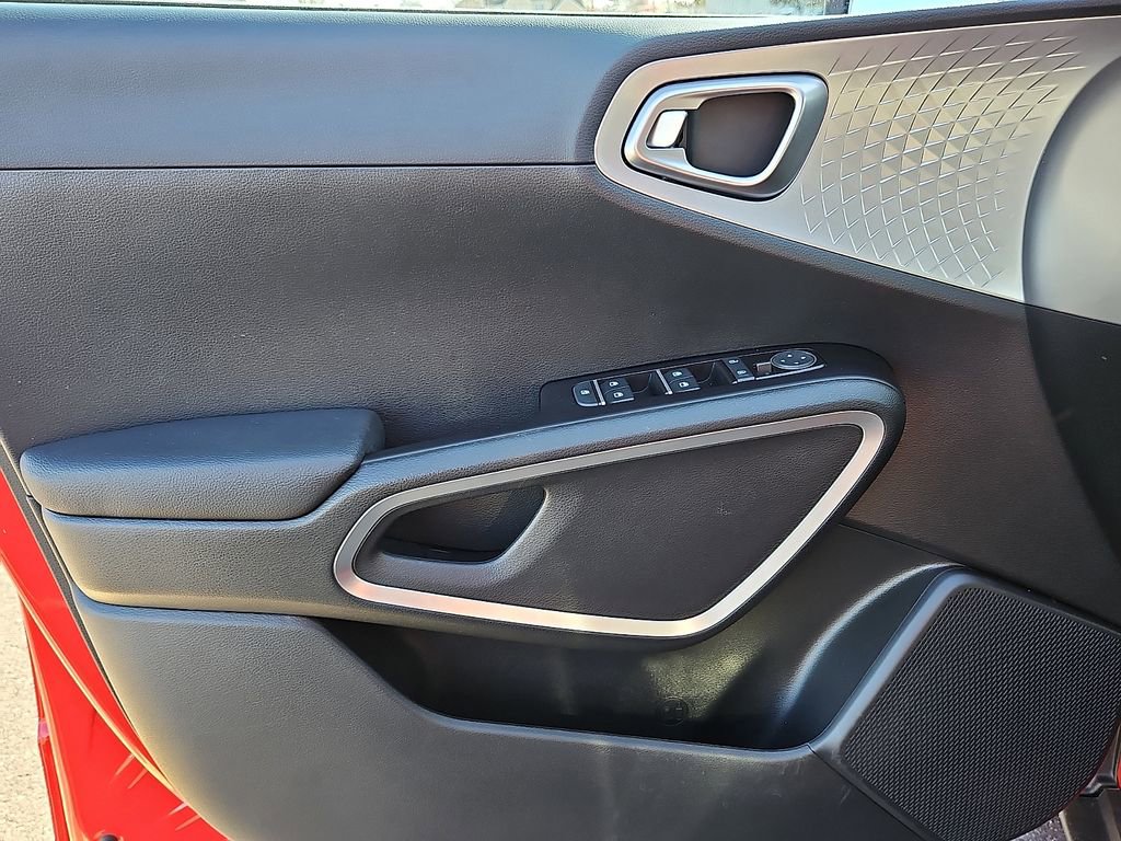 Certified 2023 Kia Soul LX w/ LX Technology Package image 13