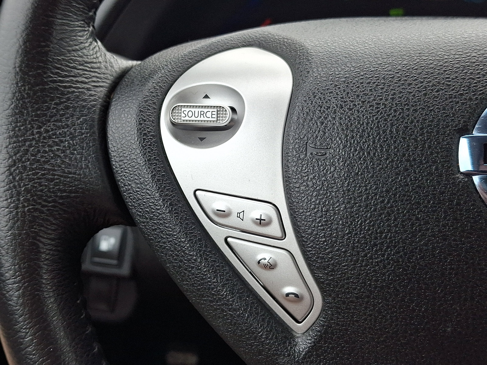Used 2015 Nissan Leaf S FWD image 20