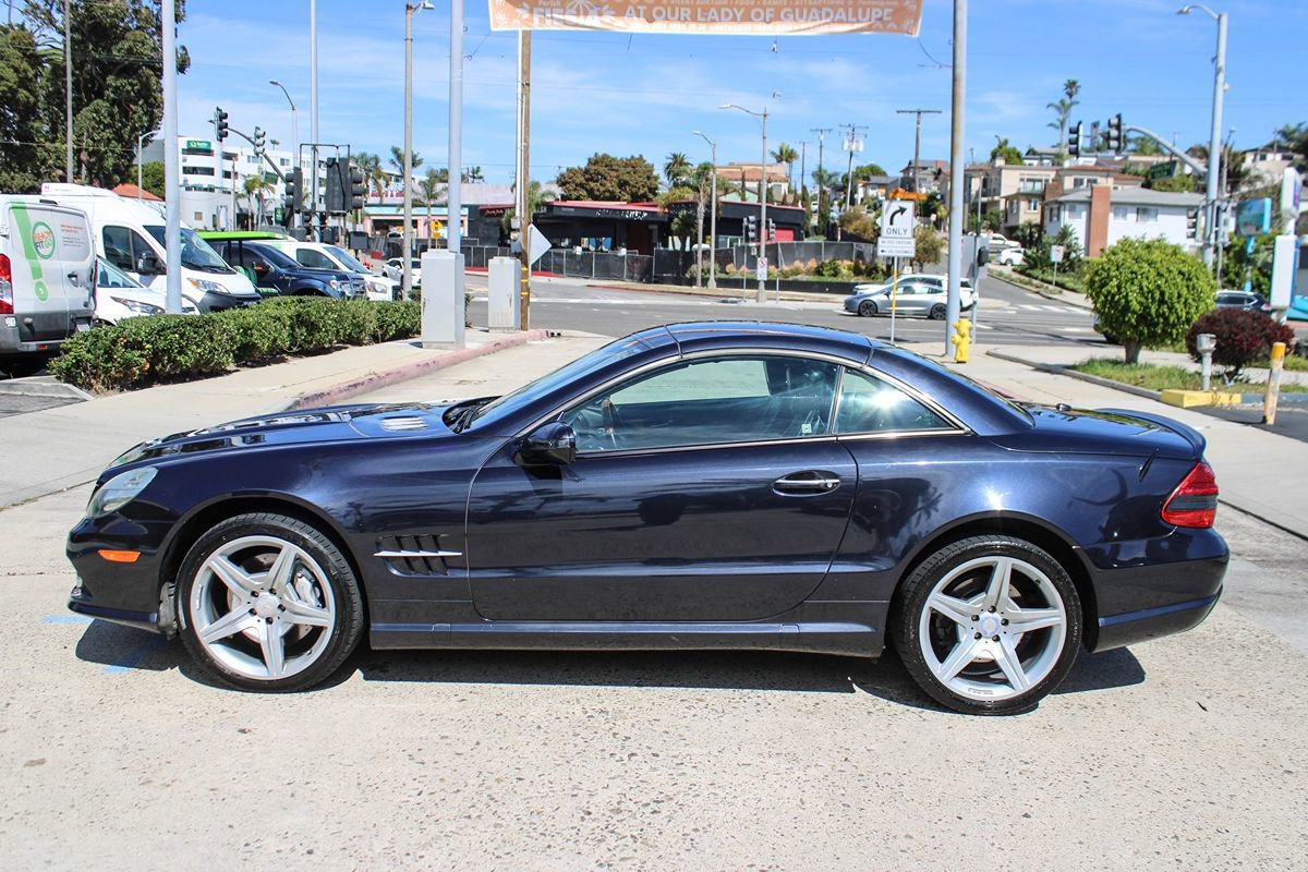 Used 2011 Mercedes-Benz SL 550 image 2