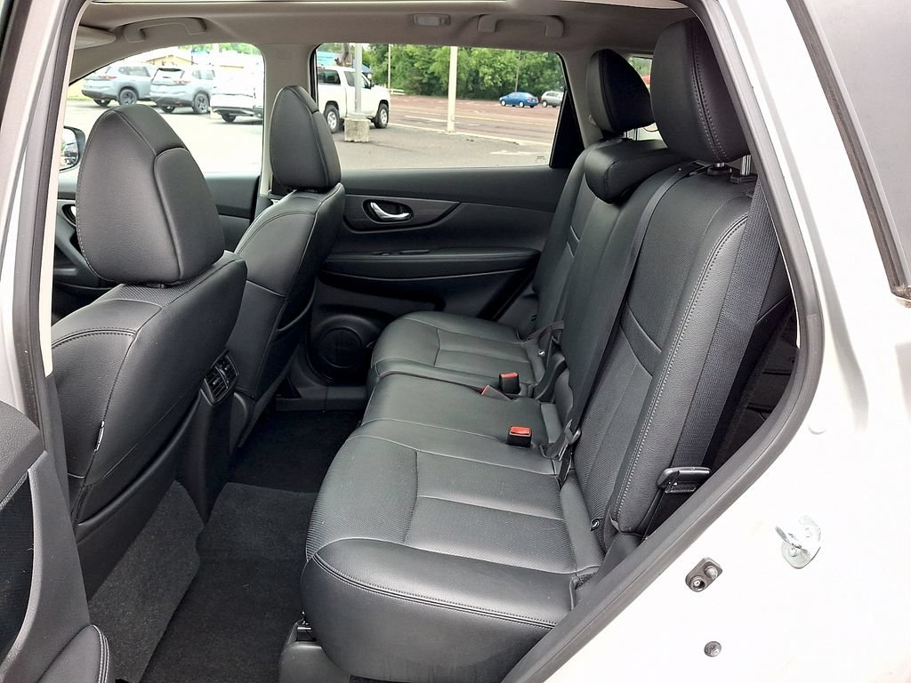 Used 2015 Nissan Rogue SL w/ SL Premium Package AWD/4WD image 13
