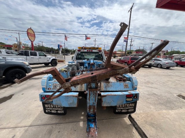 Used 2002 Ford F550 2WD Regular Cab Super Duty image 6