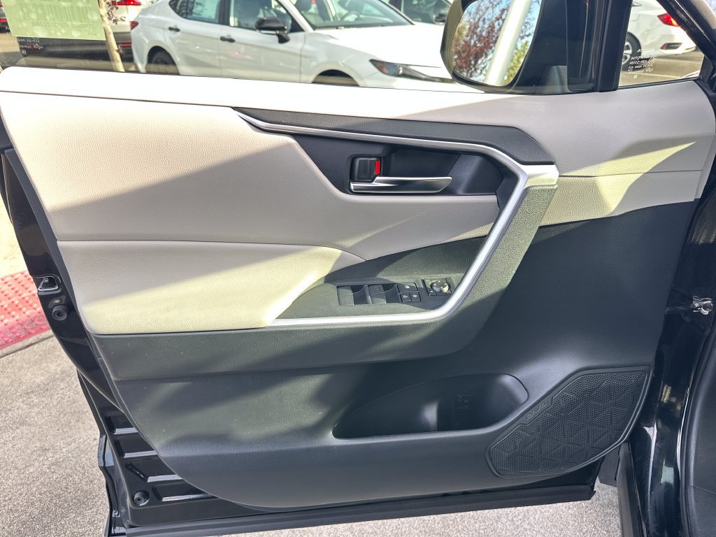 Used 2021 Toyota RAV4 XLE w/ Convenience Package AWD/4WD image 11