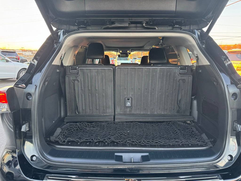 Used 2024 Toyota Highlander Platinum image 32