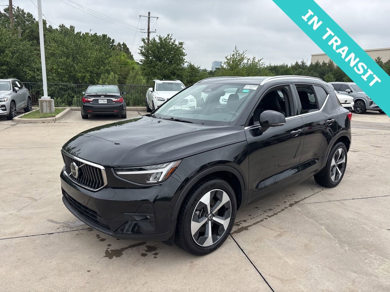 Certified 2025 Volvo XC40 B5 Plus AWD/4WD image 1