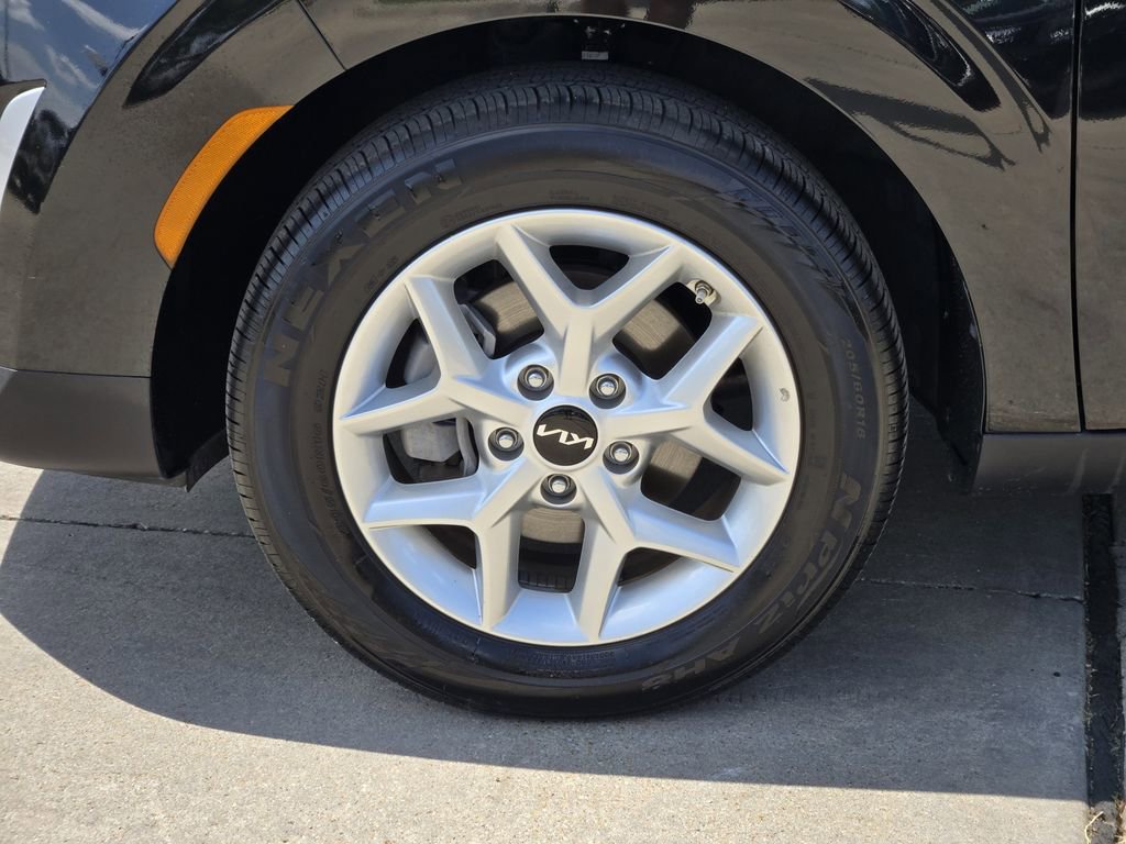 Certified 2025 Kia Soul LX FWD image 17