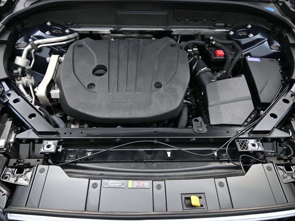 Certified 2023 Volvo XC60 B5 Ultimate w/ Protection Package Premier image 13
